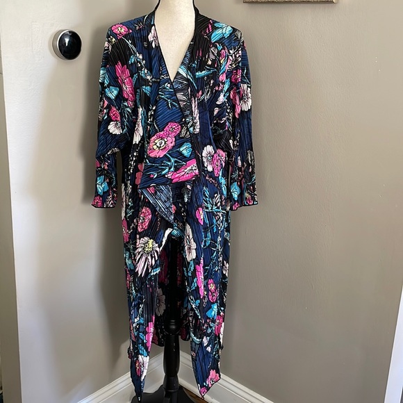 LuLaRoe Jackets & Blazers - LuLaRoe floral cover up beach cover robe like new